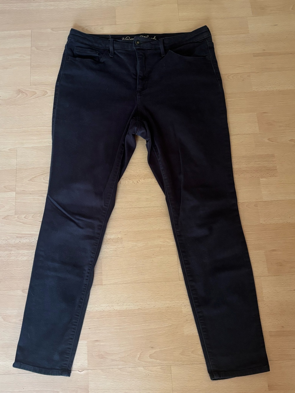 Universal Thread Black Skinny Jeans - Sleek Slim Fit
